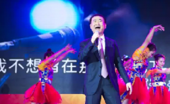 “國民公公”王健林火了，首富玩起了搖滾